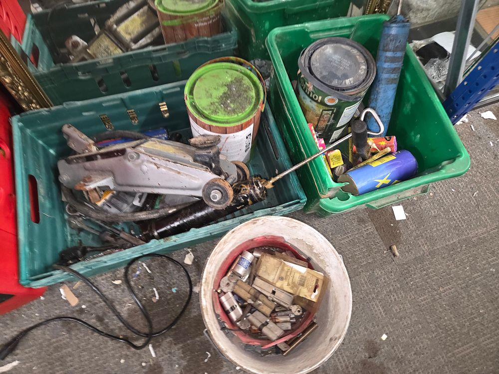 Lot 491 – A Collection of Workshop Equipment and Hardware