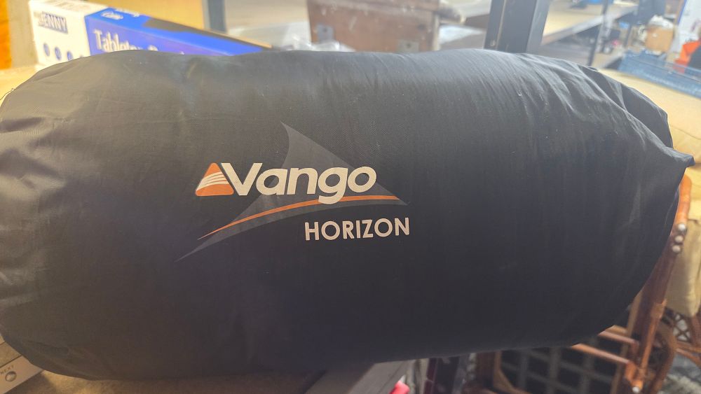 Lot 516 – Vango Horizon sleeping bag in black carrying case