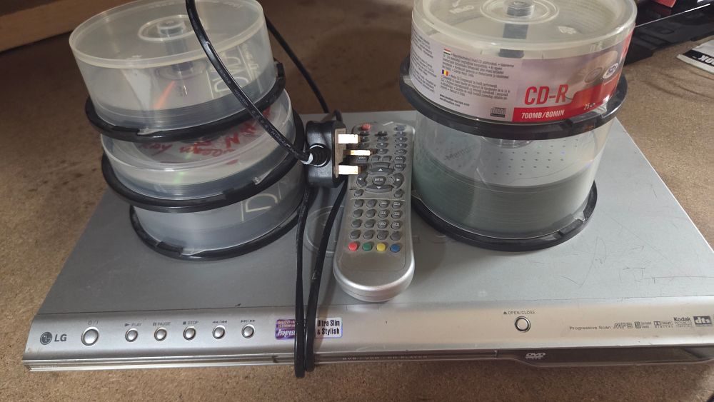 Lot 519 – LG DVD Player in working order and CD-R Discs