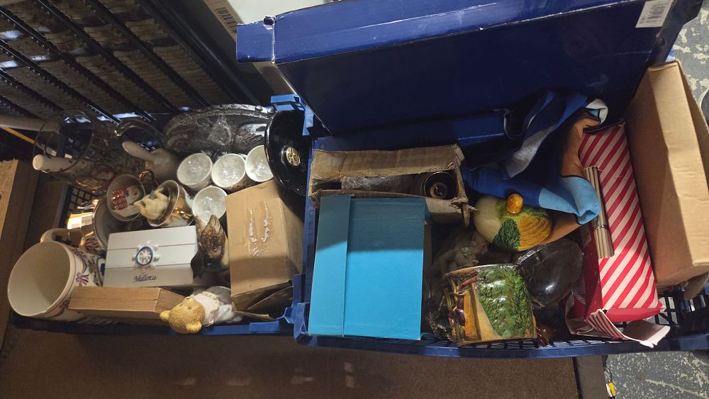 Lot 521 – Two Trays of Miscellaneous Ceramics and Household Goods