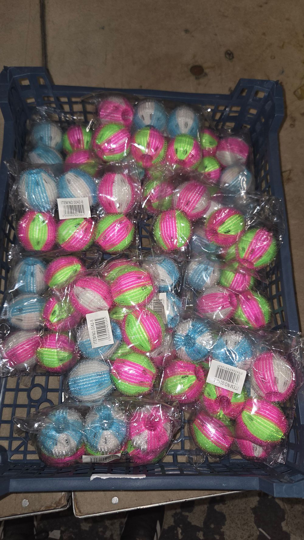 Lot 556 – Tray of Laundry Balls