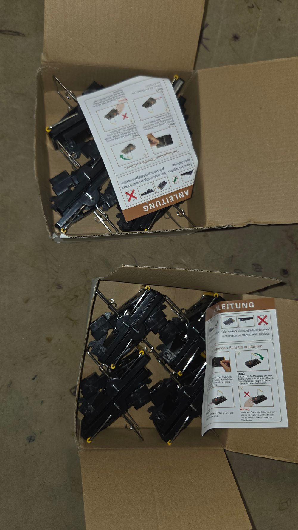 Lot 559 – Two Boxes of Snap Style Mouse Traps