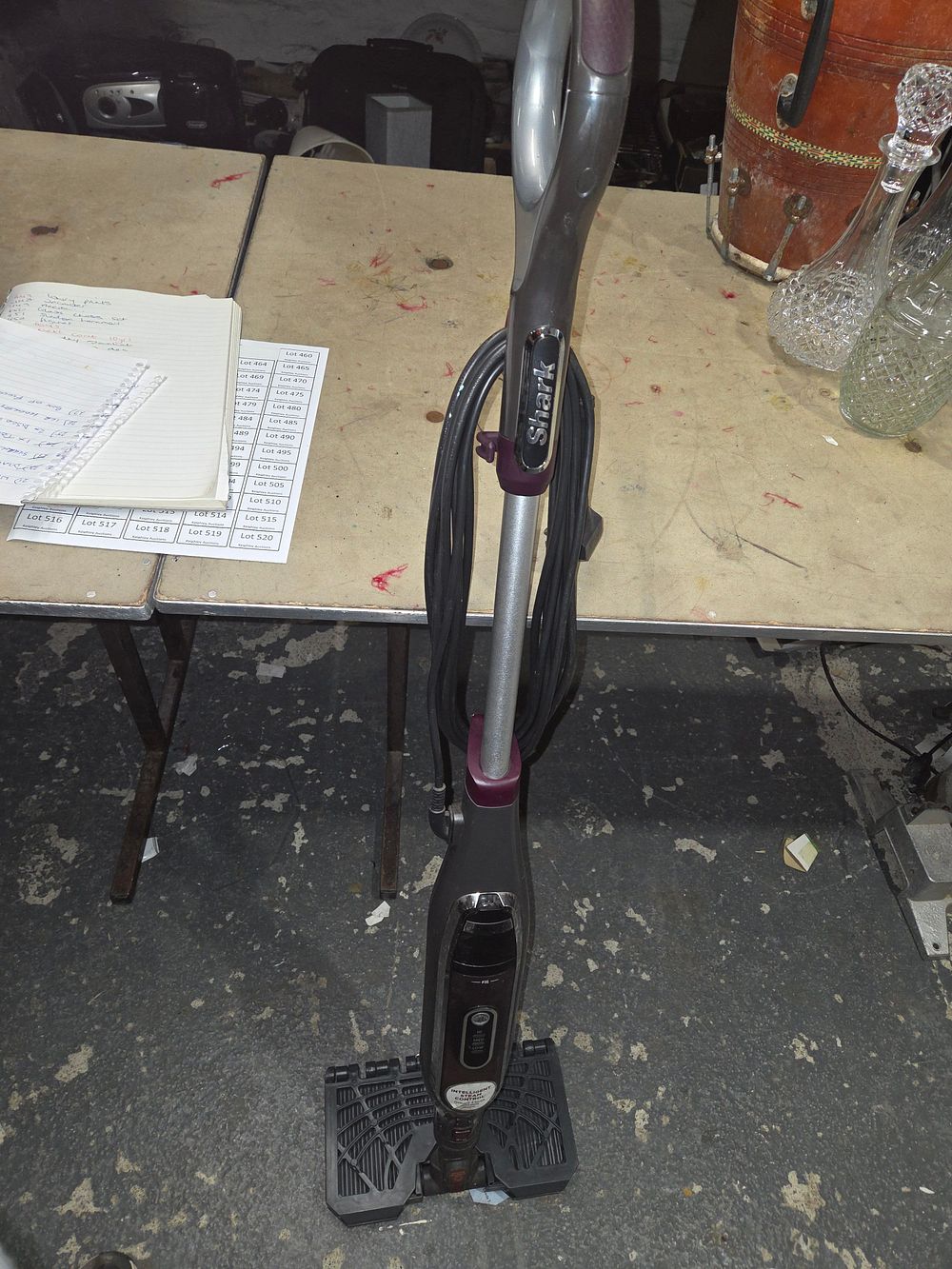 Lot 561 – Shark Intelligent Steam Control Steam Mop pwers on