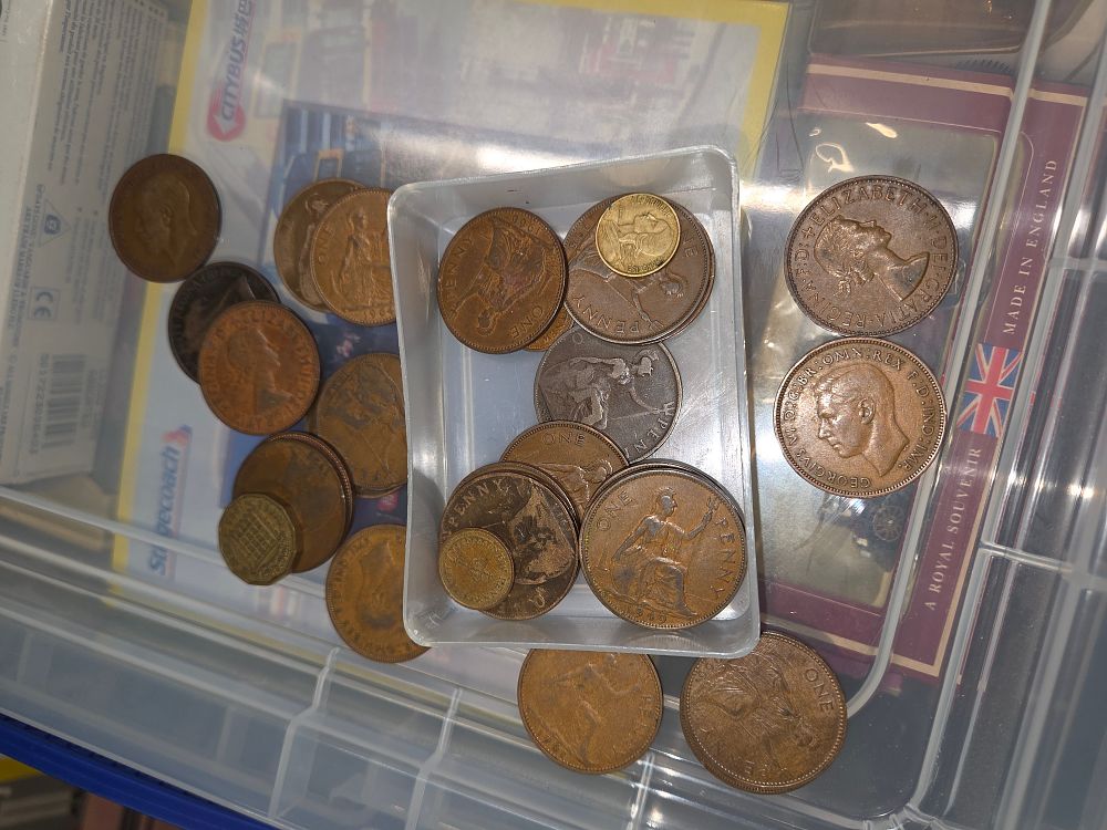 Lot 607 – A Collection of British and French Vintage Coins