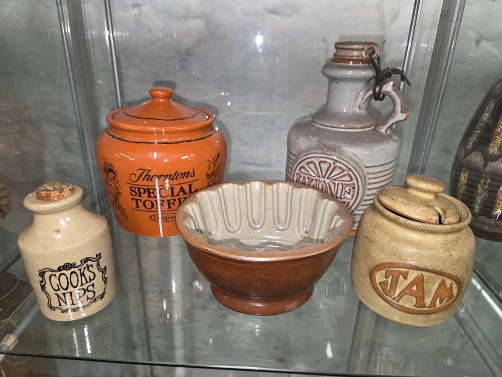 Lot 608 – A Collection of Stoneware and Ceramic Kitchenalia