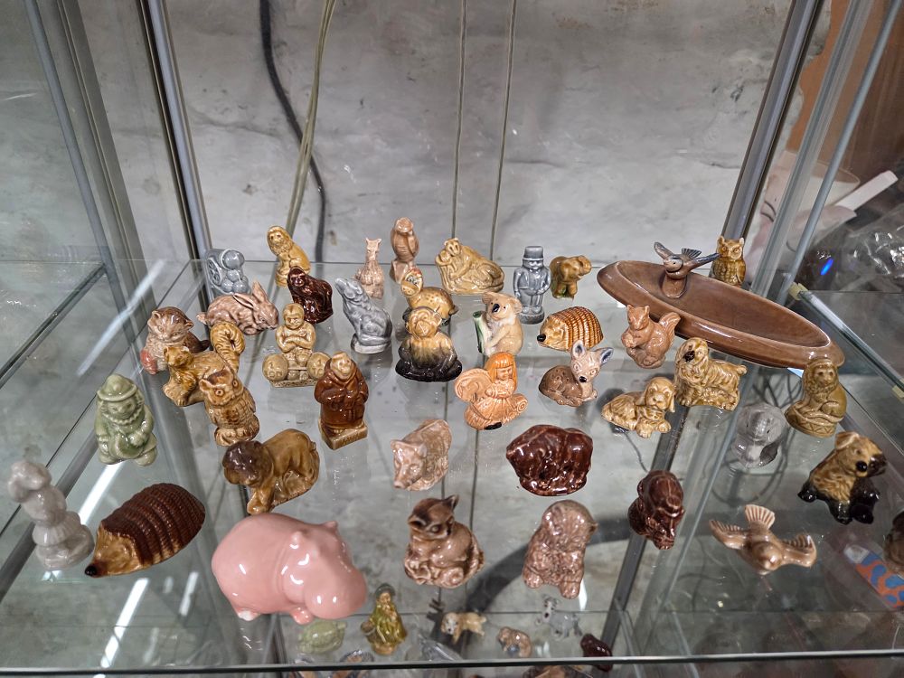 Lot 615 – A Collection of Wade Glazed Ceramic Figurines