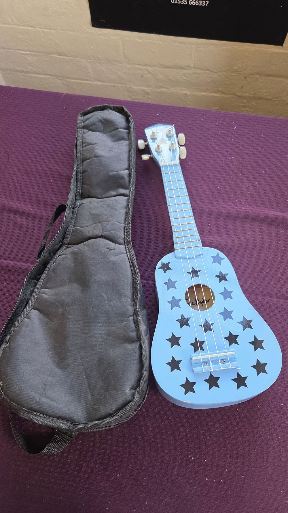 Lot 156 – Mahalo Ukulele and Bag