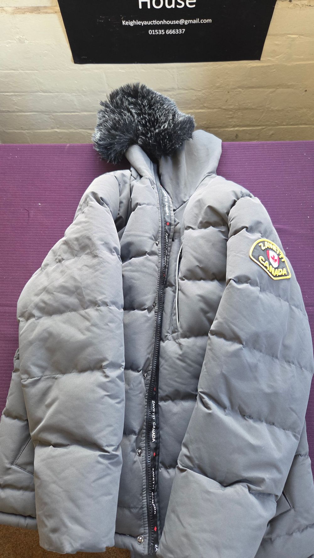Lot 160 – Zavetti Canada Junior Grey Quilted Puffer Jacket Age 14-15 Years