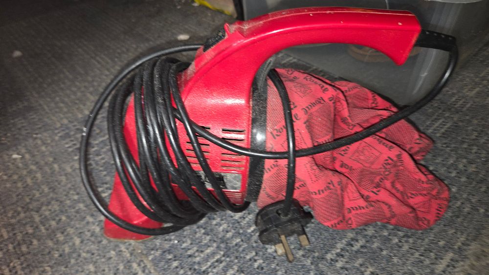 Lot 214 – Vintage Dirt Devil Royal Model 103 Handheld Vacuum Cleaner