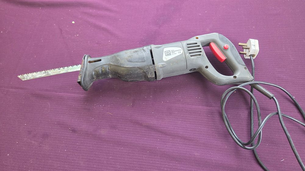 Lot 254 – Porter-Cable Model EN71050RS 850W Corded Reciprocating Saw