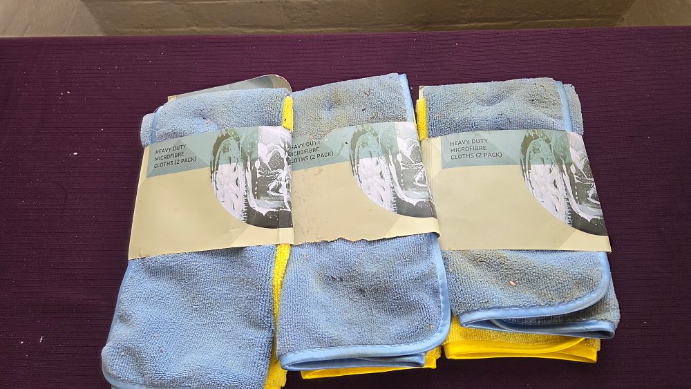 Lot 270 – Three 2-Packs of Heavy-Duty Microfibre Cloths