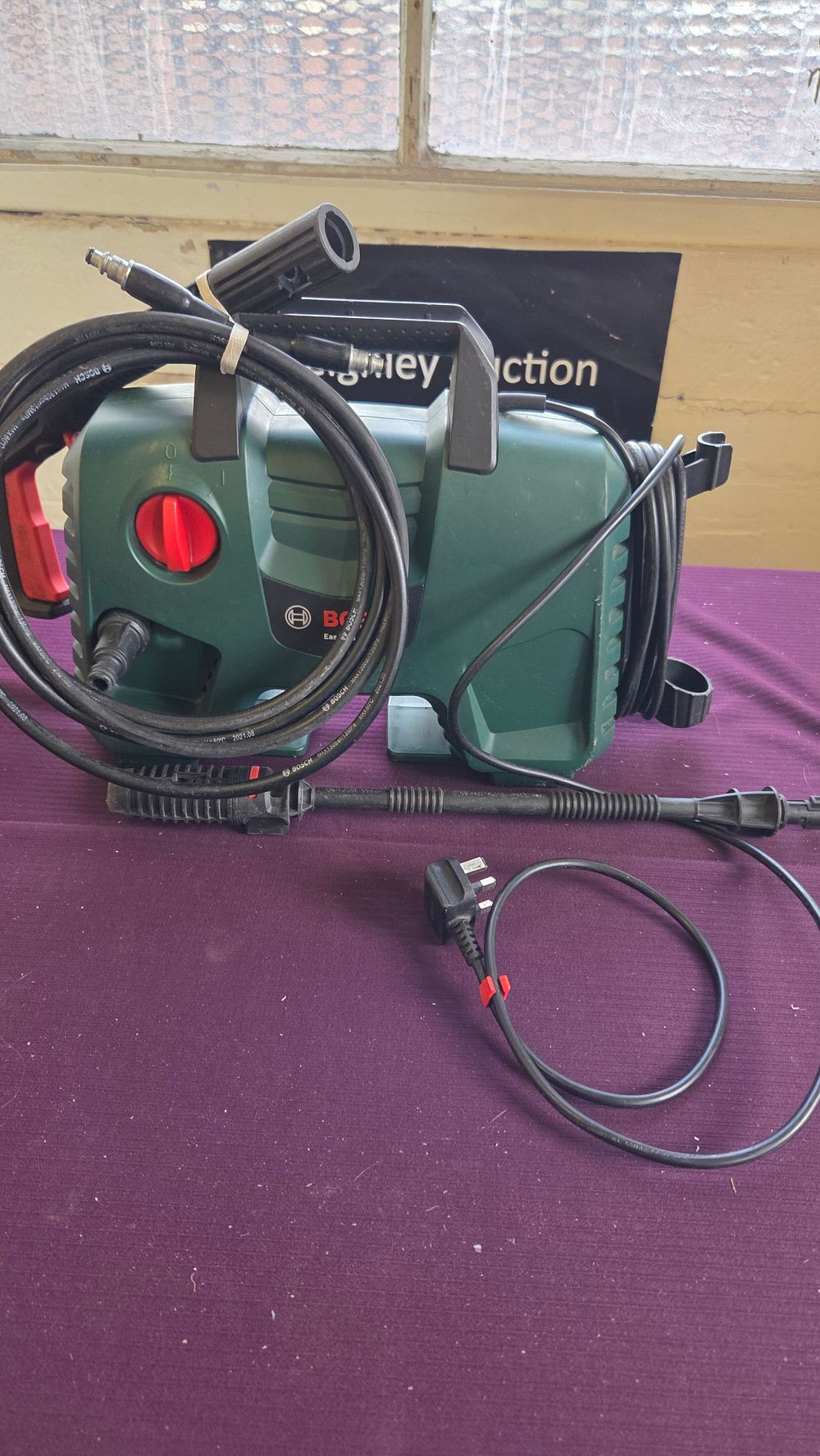 Lot 315 – Bosch EasyAquatak 120 Portable Pressure Washer