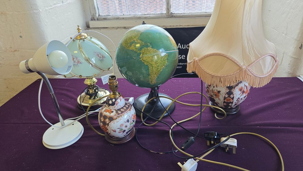 Lot 319 – A Collection of Lamps