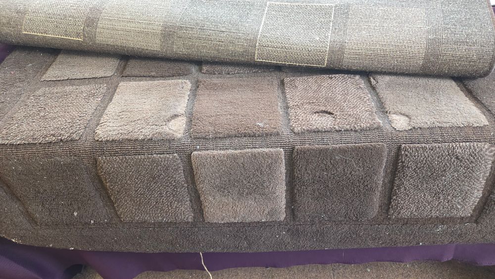 Lot 351 – Rug 120cm x 170cm