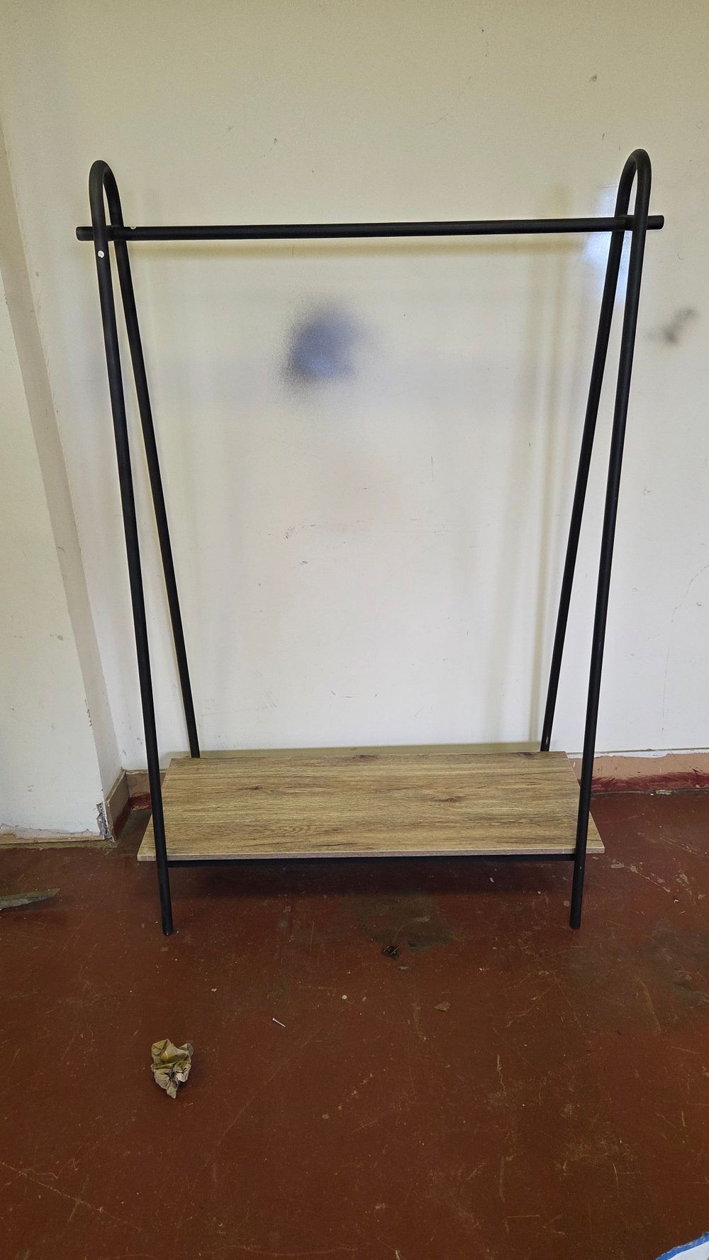 Lot 352 – Freestanding Garment Rail