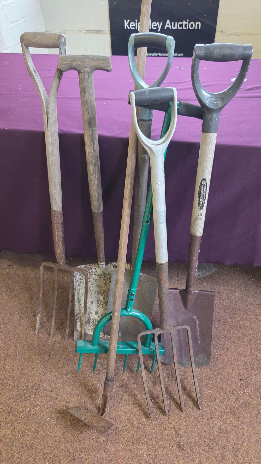 Lot 355 – A Selection of Garden Tools