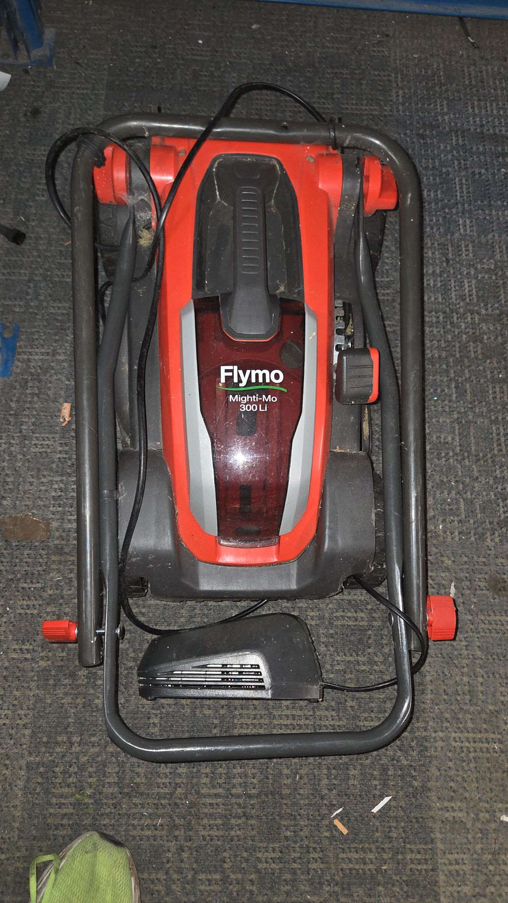 Lot 300 – Flymo Mighti-Mo 300 Li Cordless Lawnmower