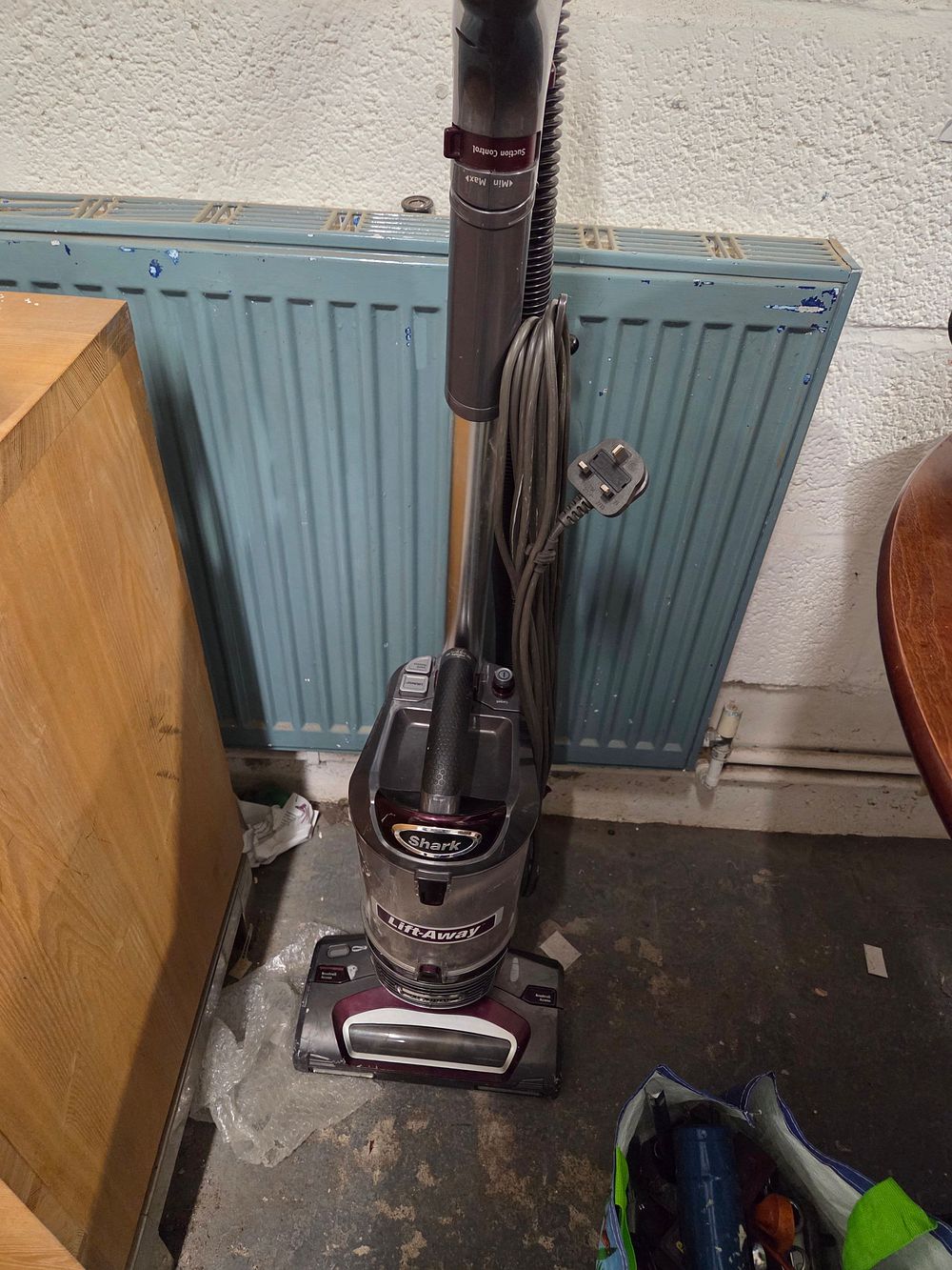 Lot 366 – Shark Lift-Away Upright Corded Vacuum Cleaner