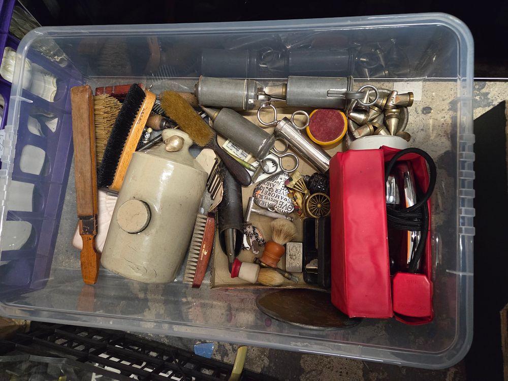 Lot 374 – An Assortment of Vintage and Antique Household and Industrial Items