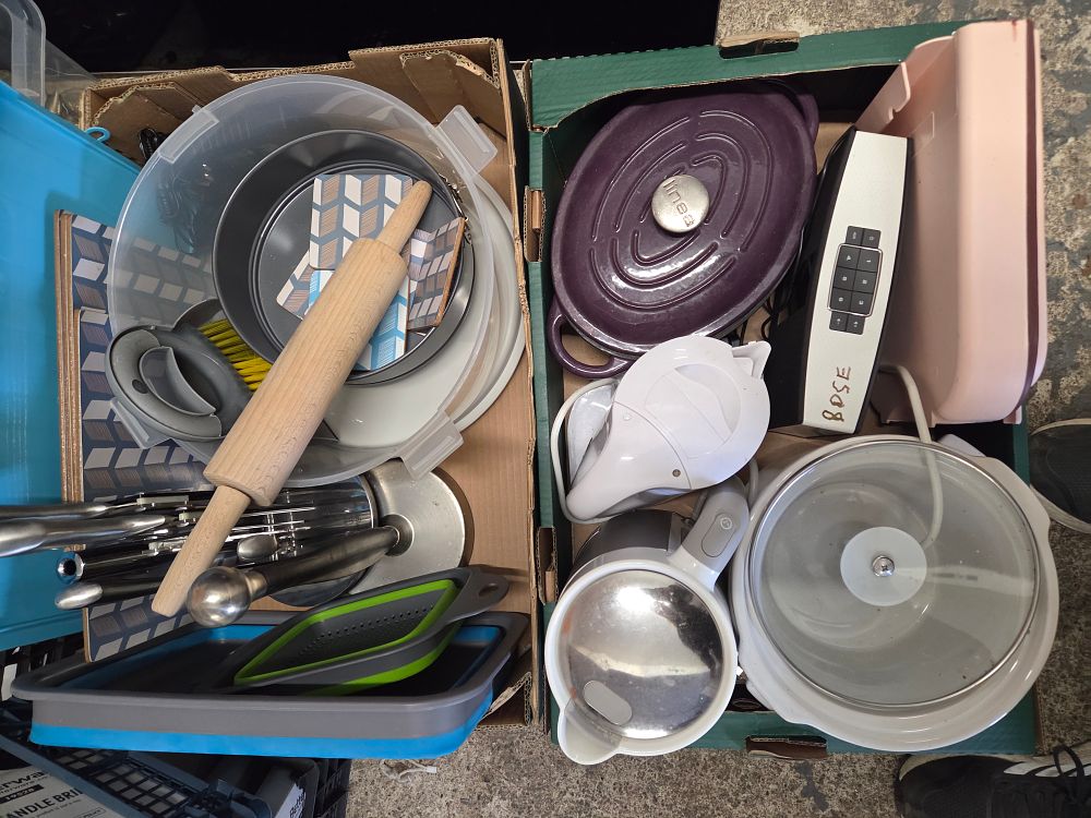 Lot 376 – A Collection of Kitchenware and Small Domestic Appliances including Linea and Bose. Slow Cooker w/o