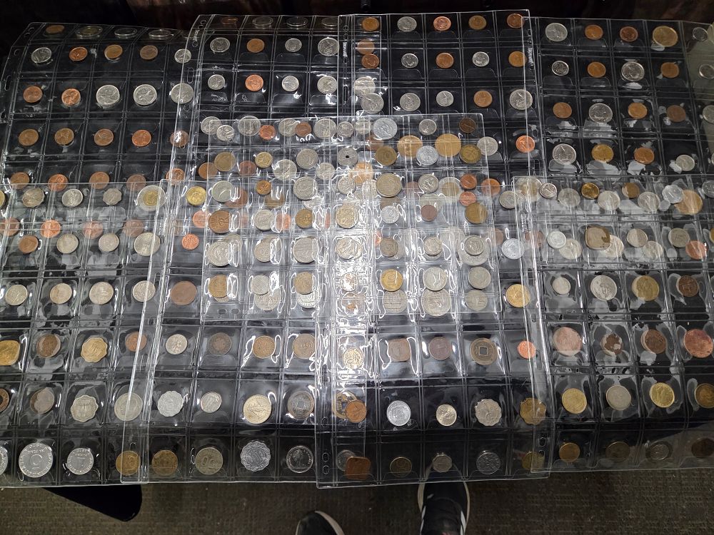 Lot 627 – A Collection of International Coins, UK, ID, and Various Issuers, Base Metal