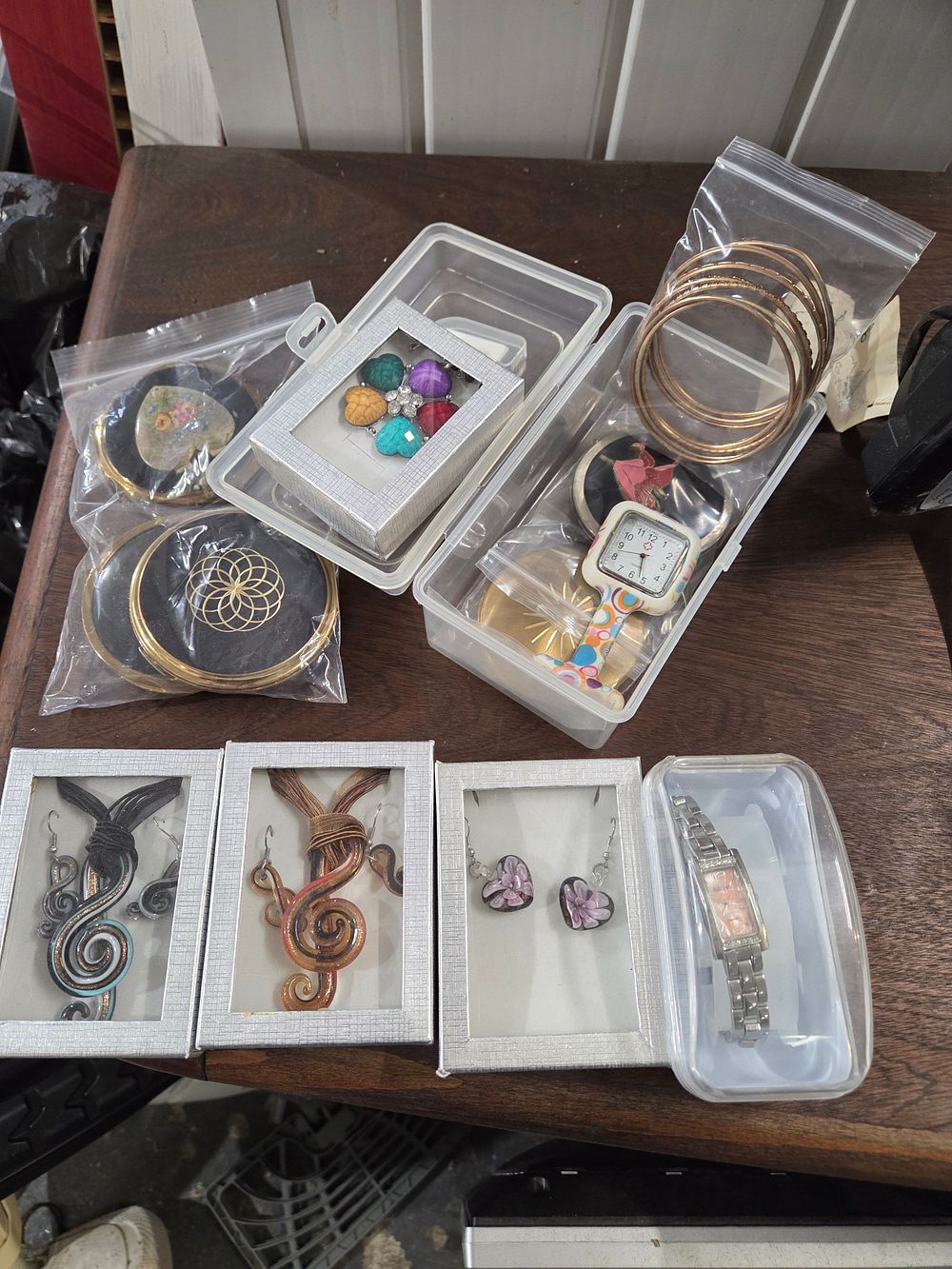 Lot 629 – A Collection of Costume Jewellery and Watches