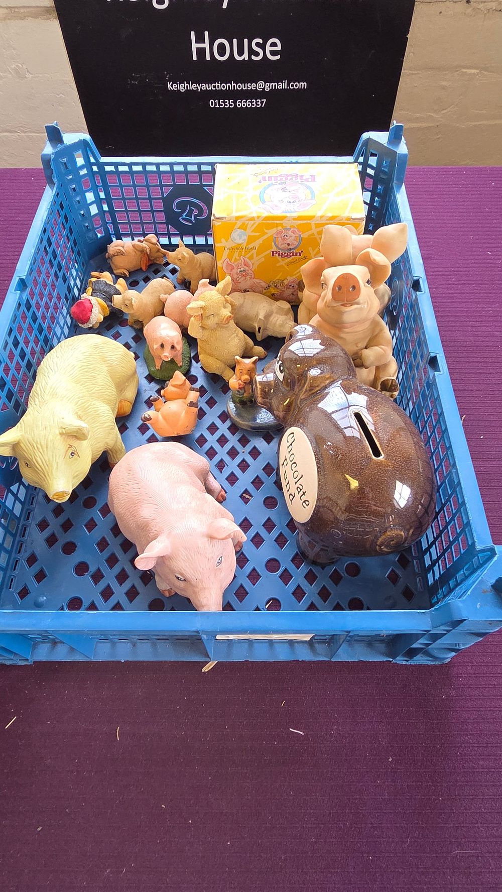 Lot 175 – A Collection of Pig Figurines and Novelty Items