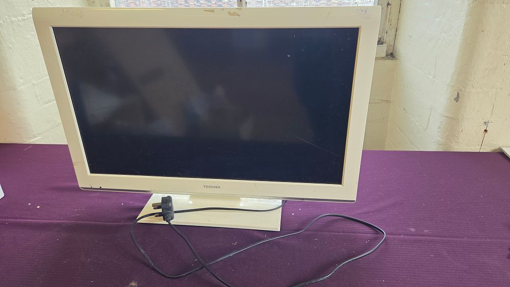 Lot 176 – 26 inch Toshiba LCD Television/DVD Combi