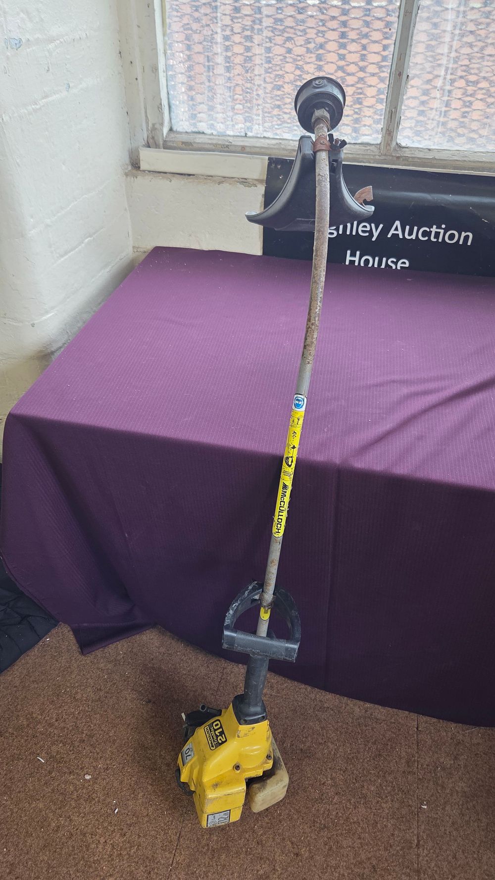 Lot 255 – McCulloch TrimMac 210 Petrol Curved Shaft Grass Trimmer