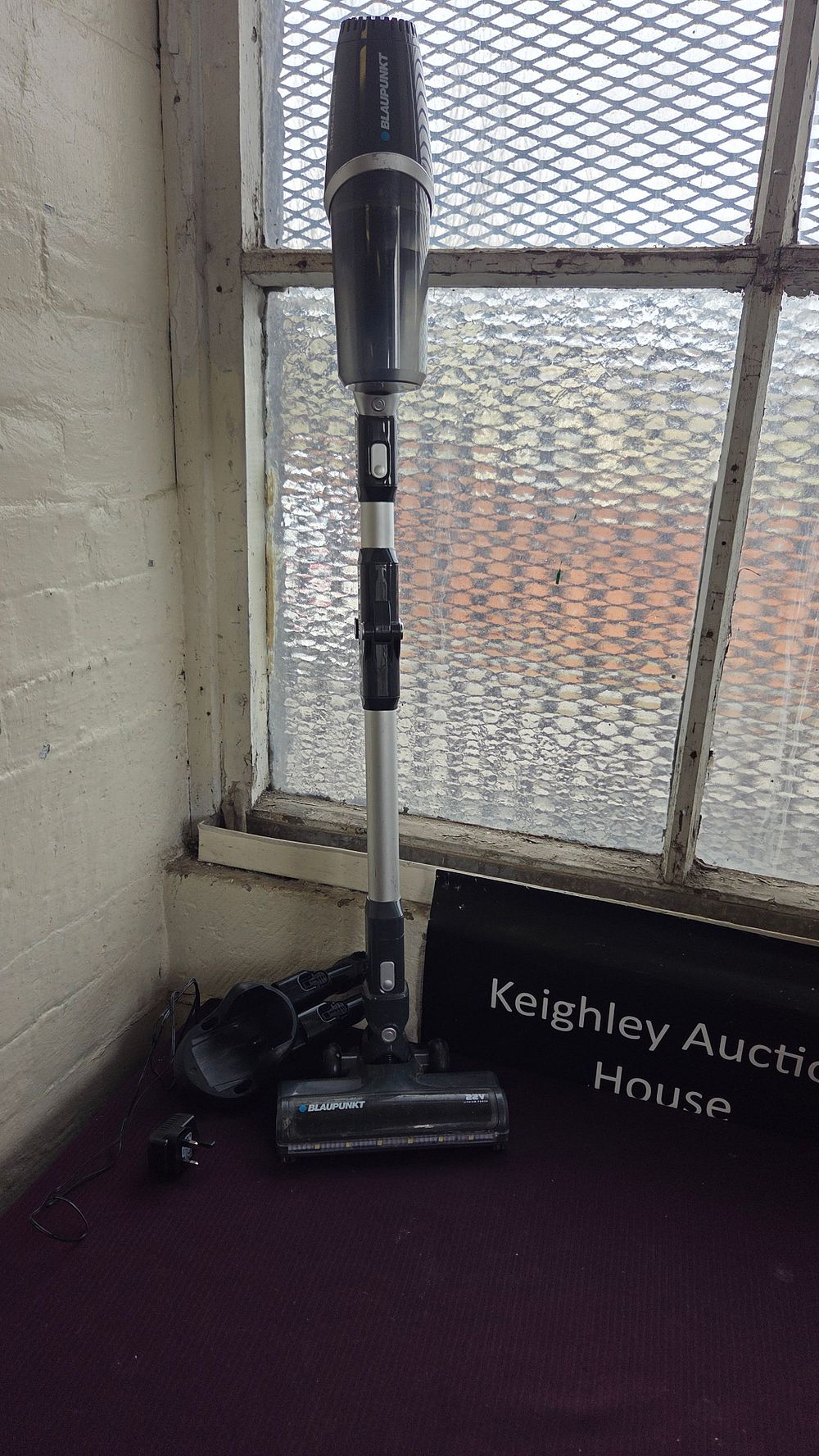 Lot 258 – Blaupunkt 22.2V Cordless Stick Vacuum Cleaner in working order