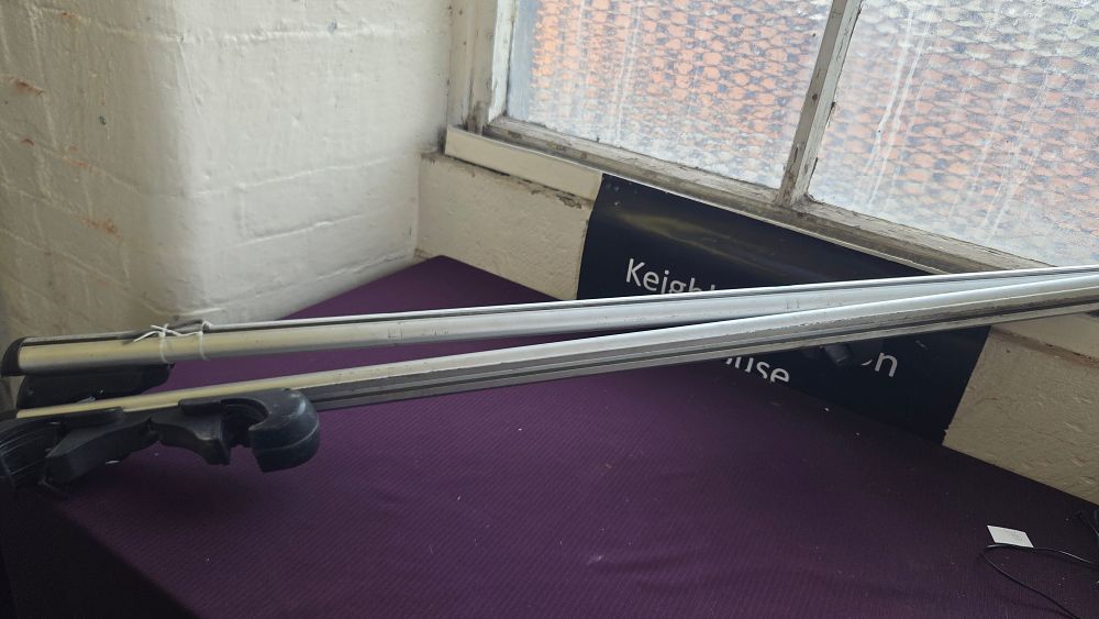 Lot 304 – A Pair of M-Way Menabò Eagle 1350 Aluminium Roof Bars ART 0000403MW000