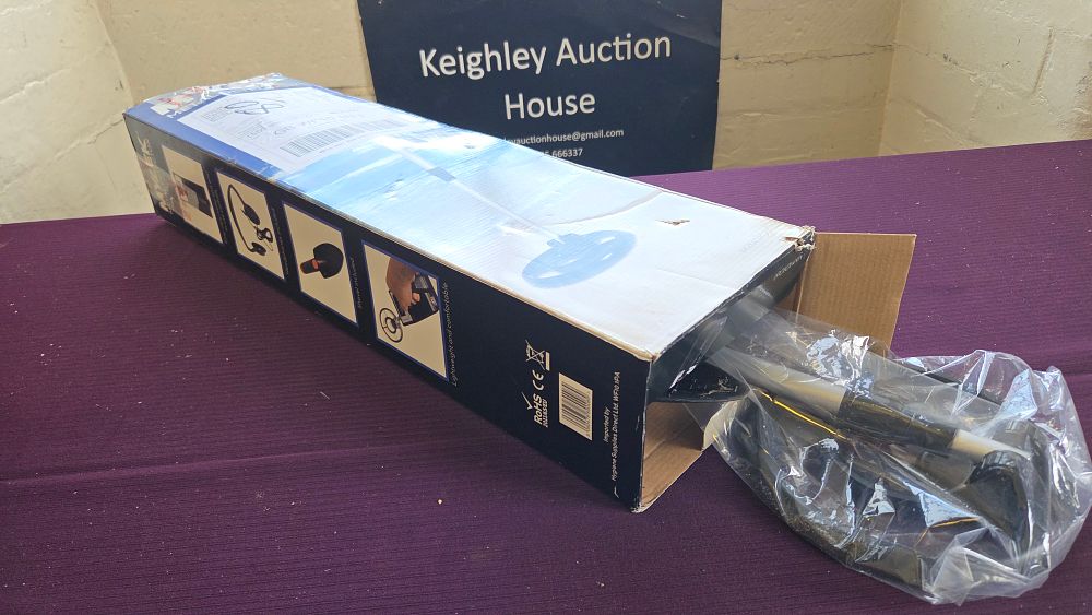 Lot 220 – MYLEK, Metal Detector