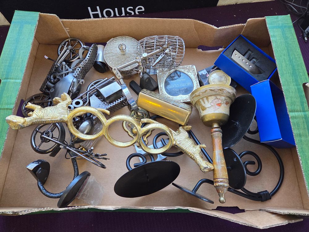 Lot 388 – A Collection of Decorative Metalwares and Miscellaneous Household Objects