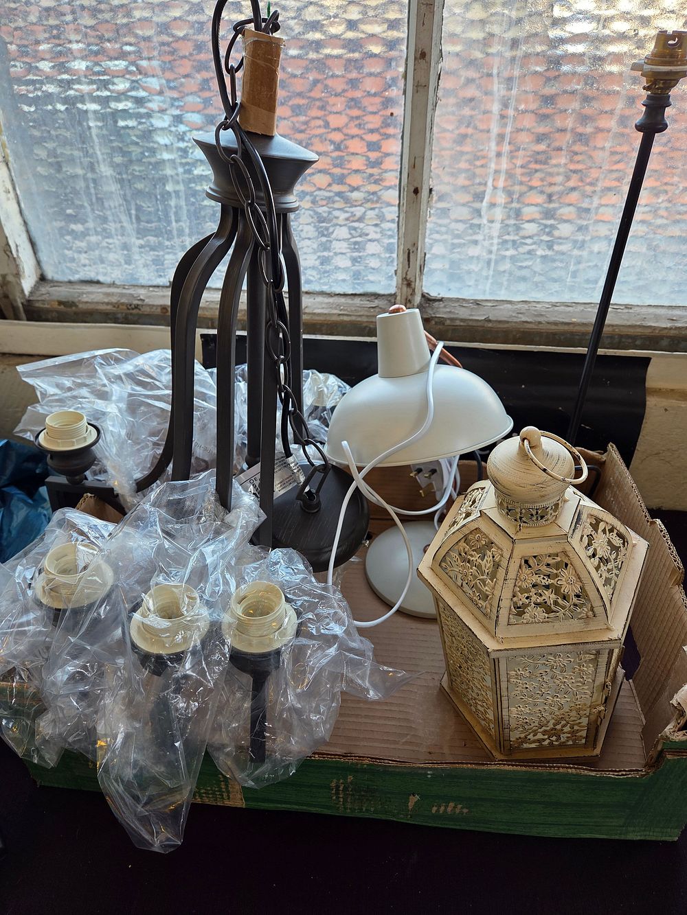 Lot 394 – A Collection of Contemporary and Decorative Lighting Fixtures