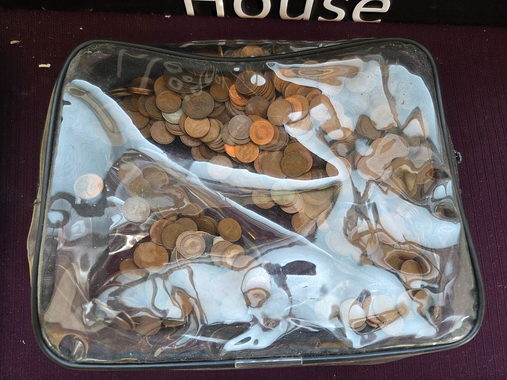Lot 602 – A Collection of UK Half Pences