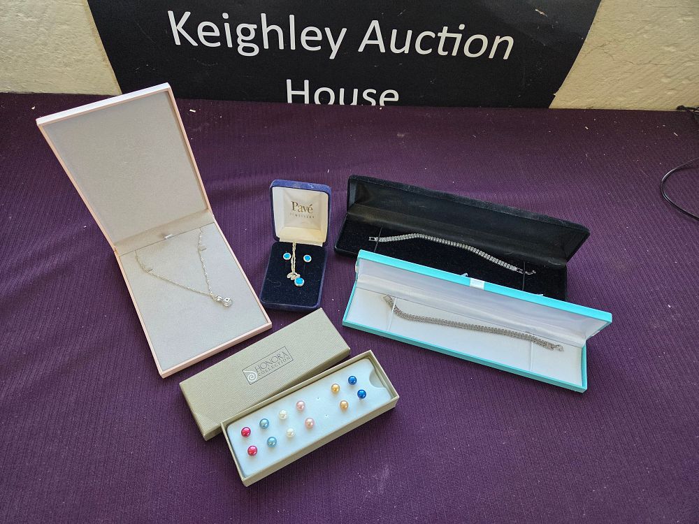 Lot 626 – An Assortment of White Metal and Coloured Stone Jewellery including Pavé Jewellery and Honora Collection