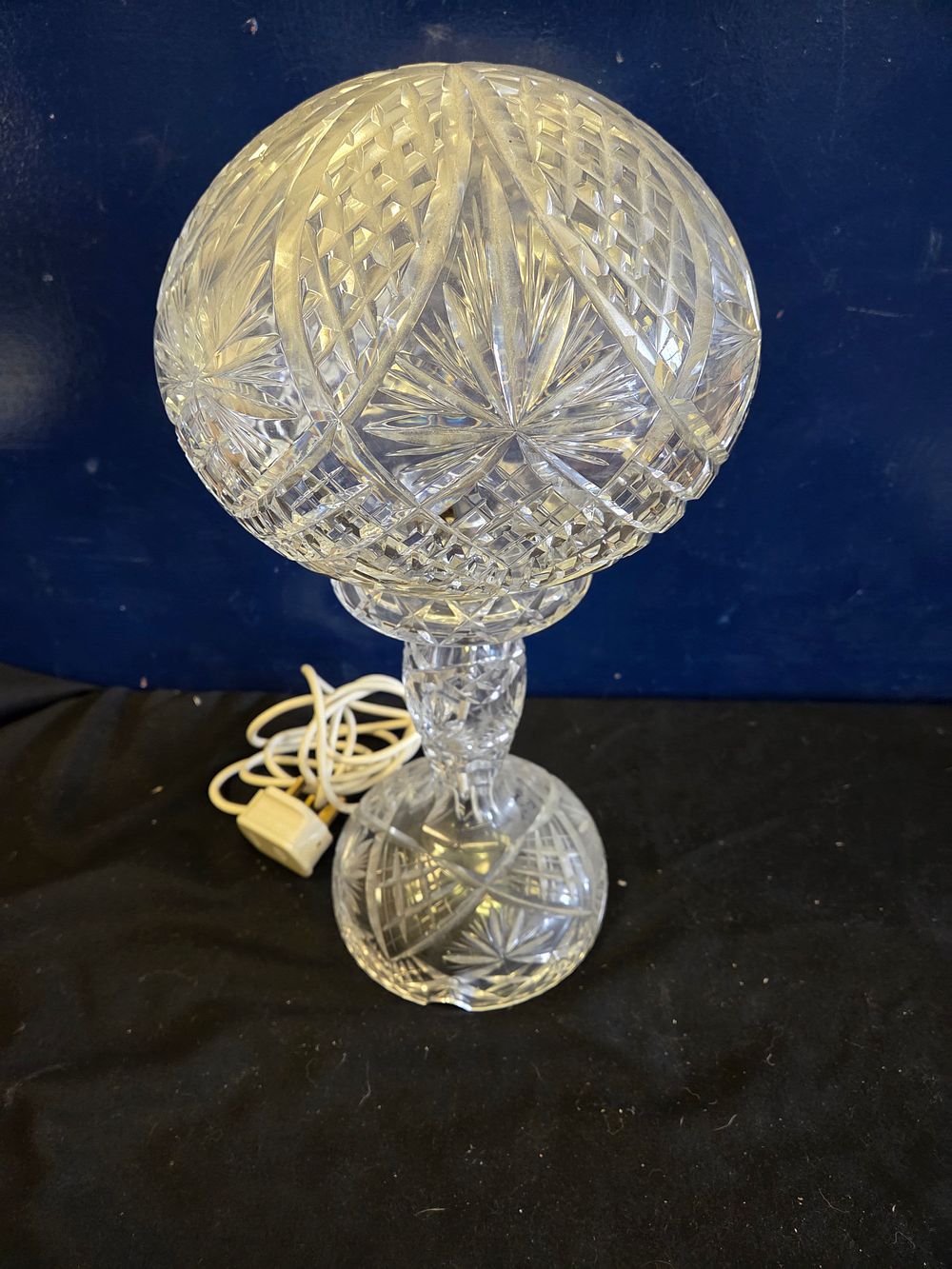 Lot 166 – A vintage cut lead crystal mushroom-form table lamp, circa 1920