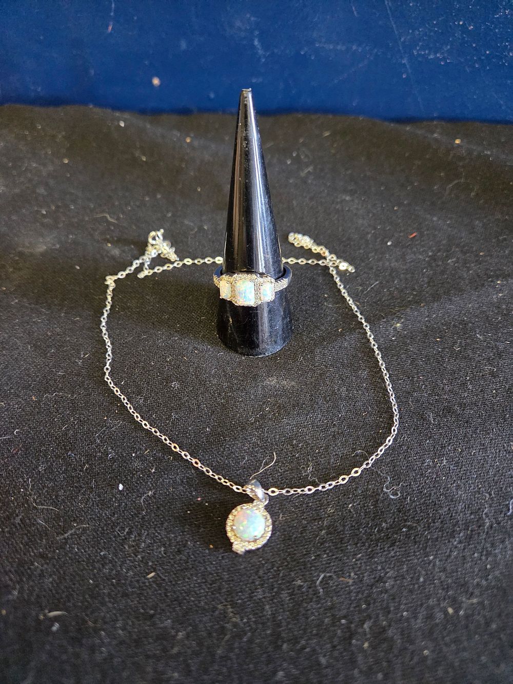 Lot 190 – A Pair of Silver and Opal Jewellery Items 7.68 grams