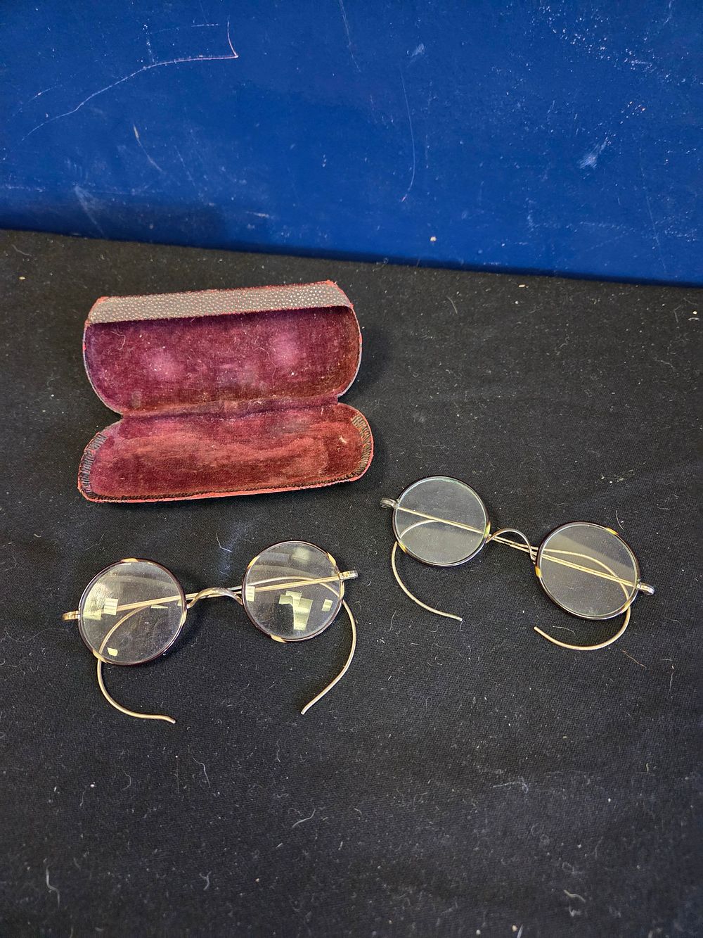 Lot 209 – Two pairs of antique wire-rimmed spectacles and a velvet-lined case
