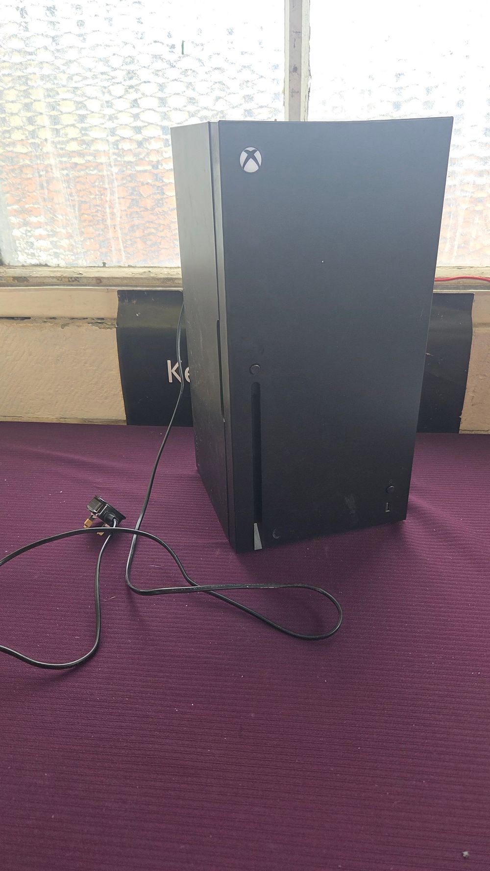 Lot 196 – Ukonic Xbox Series X Replica Mini Fridge Model T715-UK working order