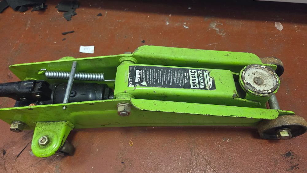 Lot 210 – Sealey Yankee 3 Tonne Hydraulic Trolley Jack Model 1153CXHV