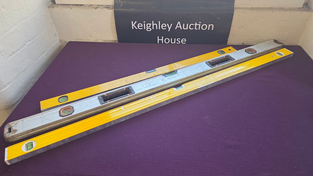 Lot 226 – Three professional aluminium spirit levels including examples attributed to Stabila