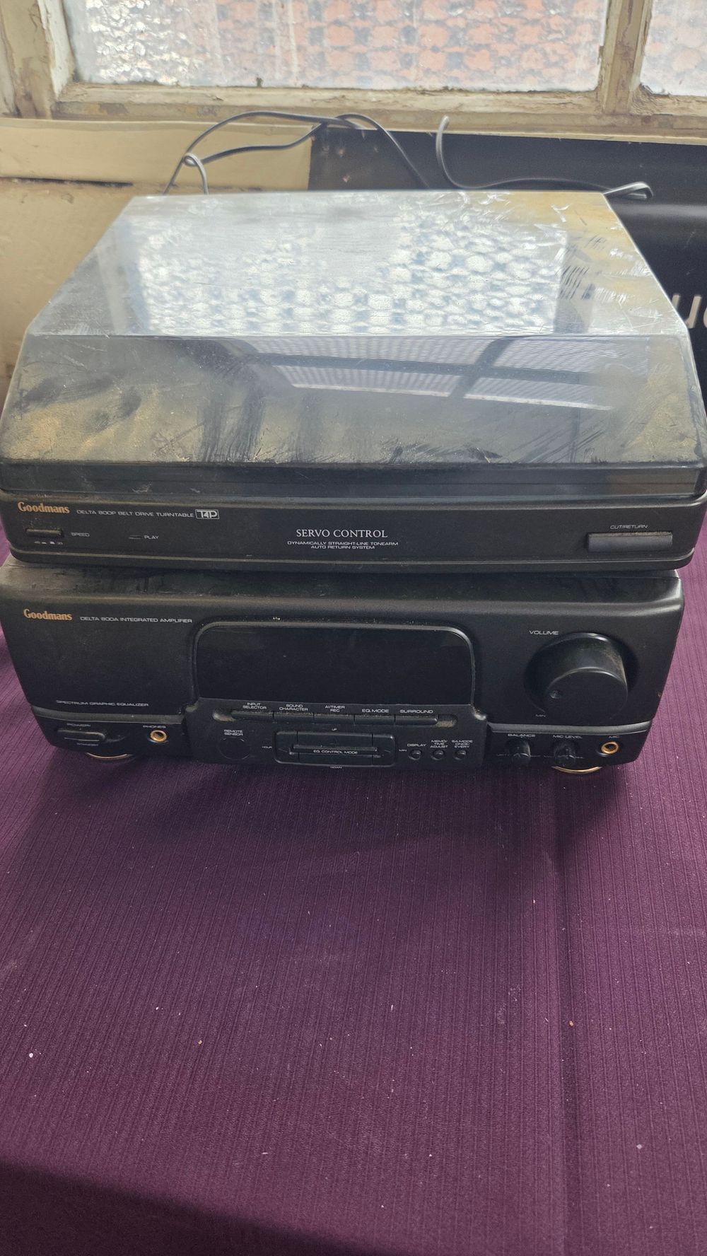 Lot 190 – Goodmans Delta Series Turntable and Integrated Amplifier powers on
