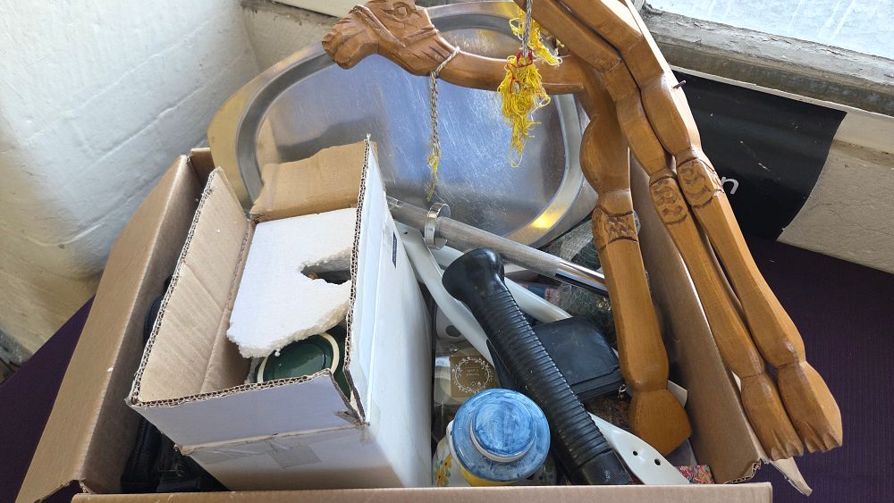 Lot 207 – A Collection of Miscellaneous Household and Decorative Items
