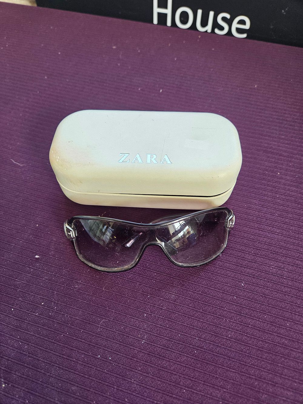 Lot 610 – A pair of Gucci wrap-around sunglasses with a Zara hardshell case