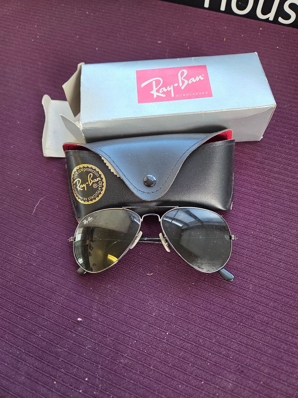 Lot 612 – Ray-Ban Aviator Sunglasses with Case and Box