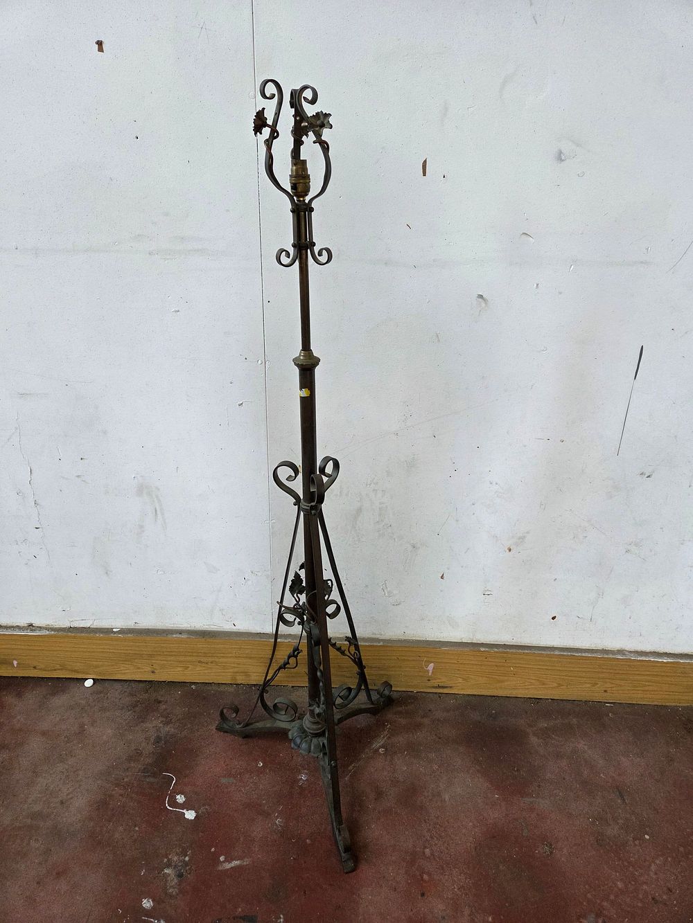Lot 243 – Arts and Crafts Style Wrought Iron Floor Lamp with Foliate Decoration