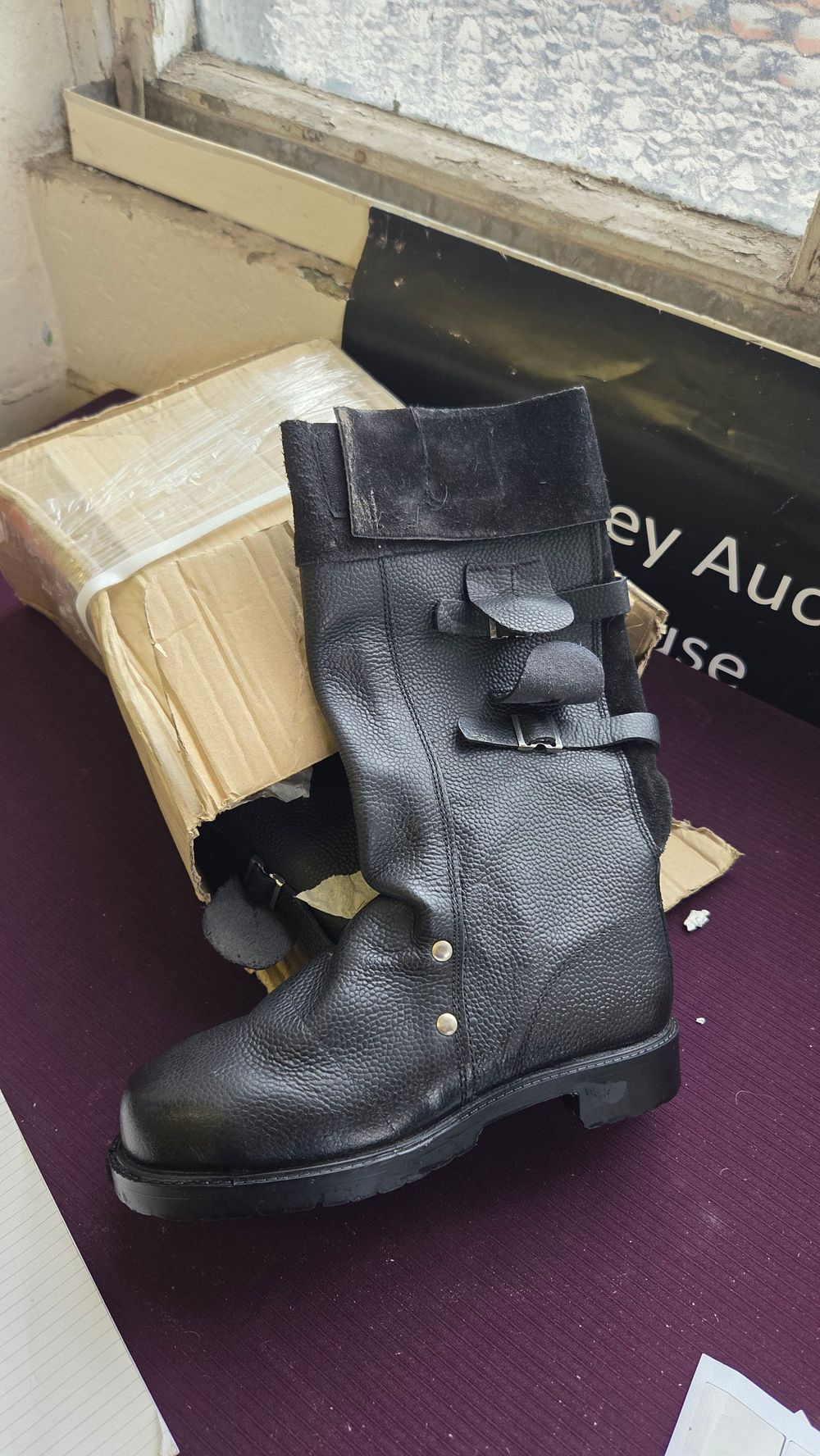 Lot 153 – A Pair of Safety Boots Size 7