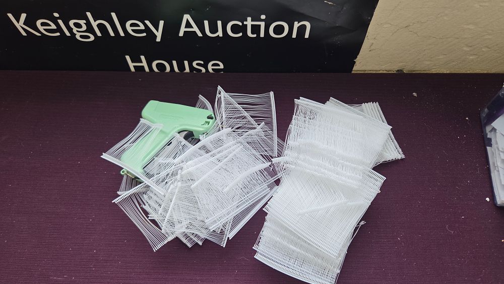 Lot 159 – Dennison Standard Tagging Gun and a Collection of Plastic Fasteners