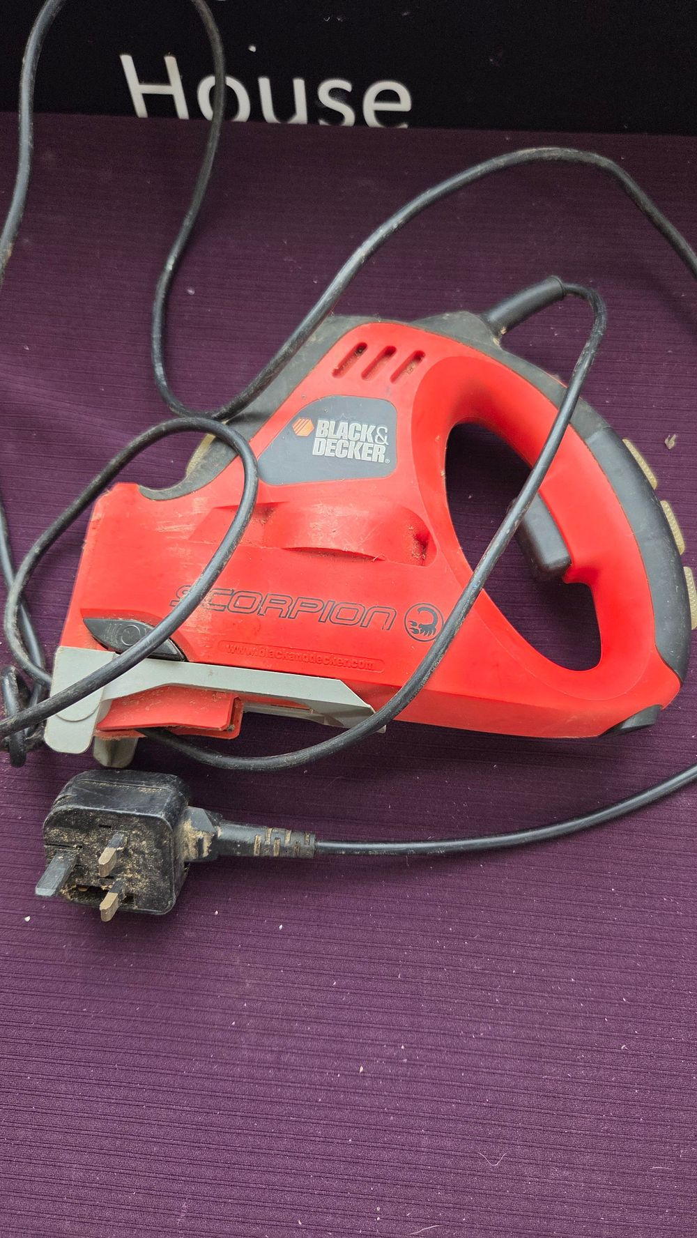 Lot 179 – Black and Decker Scorpion KS890GT Corded Multi-Saw
